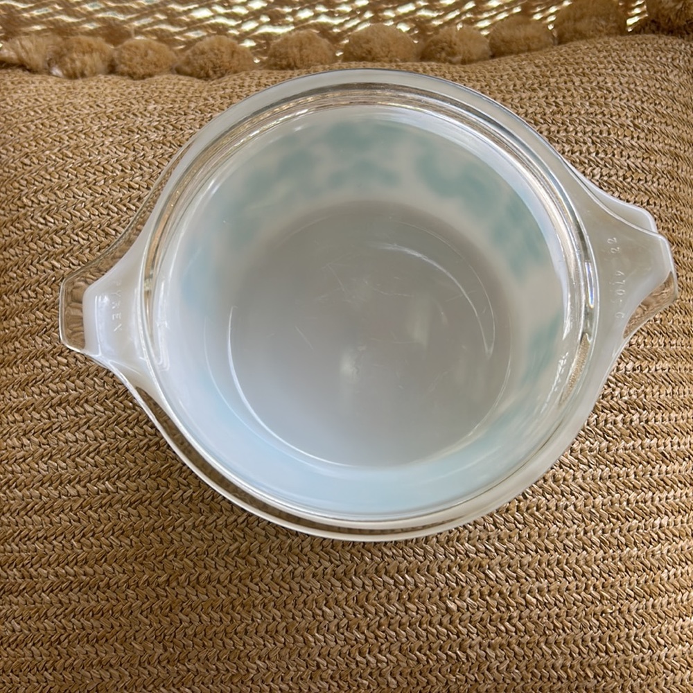 Vintage Pyrex Turquoise Amish Butterprint 1 Quart Ovenware Mixing Bowl with Lid - Picture 3 of 16